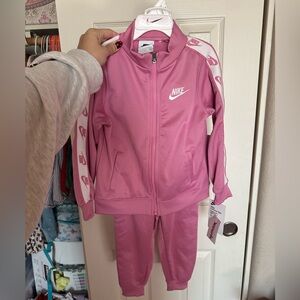 Nike Kids Matching Set in Pink and White